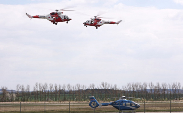 V Líních se při příležitosti výročí třicetiletého provozu LZS sešli minulí i současní piloti a záchranáři