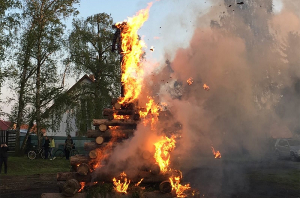 Na čarodějnice lidé nahlásili téměř 8000 pálení, hasiči zasahovali během dne u 88 požárů