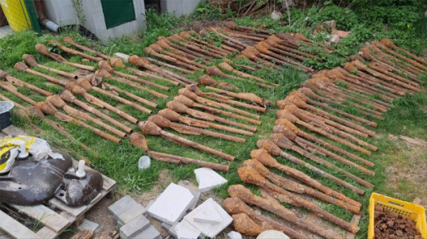 Dělníci při výkopových pracích na Znojemsku našli stovky kusů munice, pyrotechnici velkou část v místě odpálili