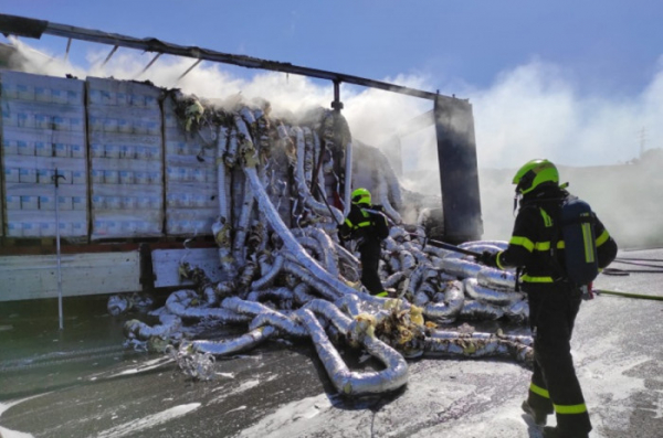 Technická závada zavinila požár návěsu s izolacemi v Mostech u Jablunkova