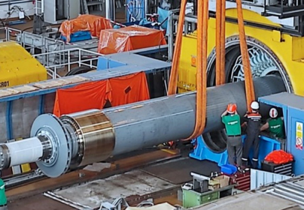 Technici v prvním temelínském bloku vyměnili rotor jednoho ze dvou největších českých generátorů