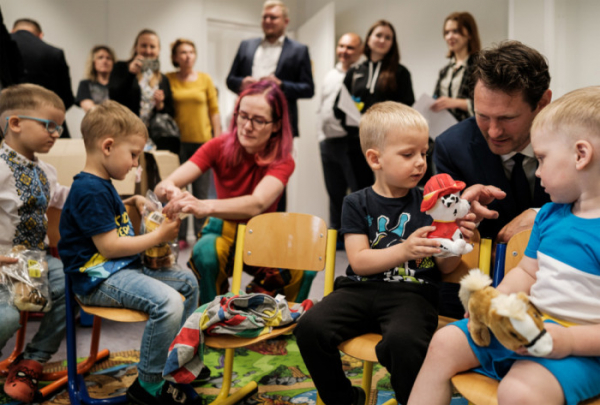 Centrum pro ukrajinské děti v Praze navštívila pirátská europoslankyně Markéta Gregorová