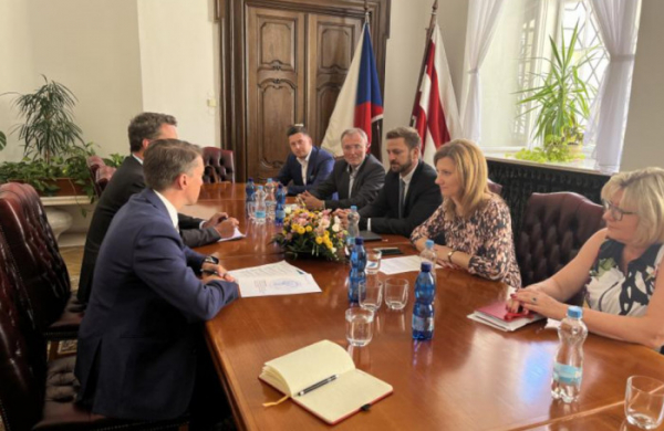 Náměstek ministra zahraničních věcí Kozák jednal s brněnskými firmami a univerzitami o zahraniční spolupráci