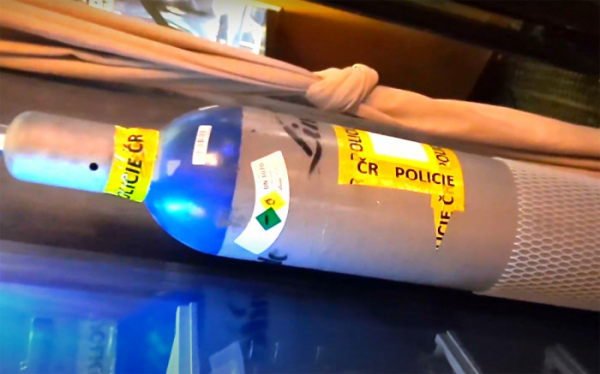 Pětici osob z Karlovarska hrozí až tříleté vězení za prodej balónků s rajským plynem