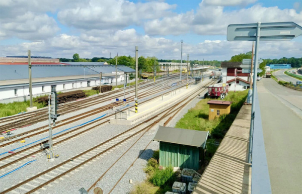Na trať mezi Pardubicemi a Hradcem Králové se vrátily elektrické vlaky