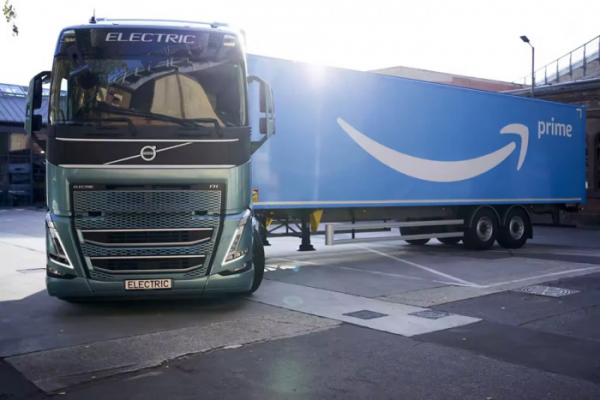 Společnost Volvo Trucks dodá Amazonu 20 modelů těžkých elektrických nákladních vozidel