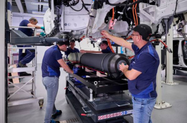 BMW Group zahajuje výrobu malé série vodíkem poháněného modelu