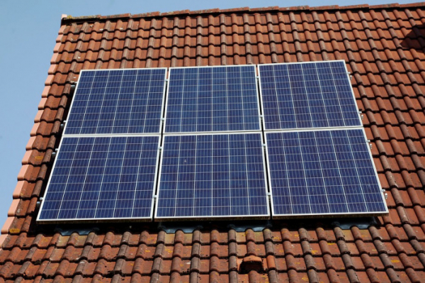 Ministerstvo životního prostředí letos podpořilo téměř 50 tisíc solárních elektráren na střechách domů