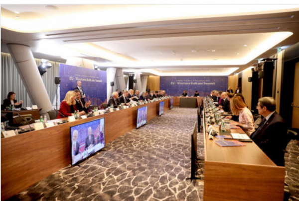 Předseda vlády Petr Fiala se v albánské Tiraně zúčastnil jednání lídrů EU a západního Balkánu