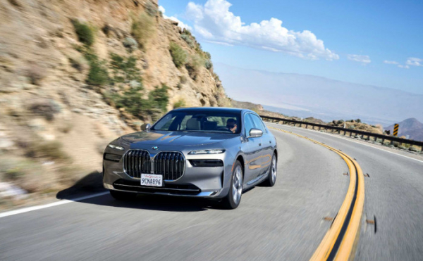 Úspěšný rok 2022 pro BMW Group: Na globální úrovni je 1. v prémiovém segmentu, zdvojnásobila prodej elektrických vozů