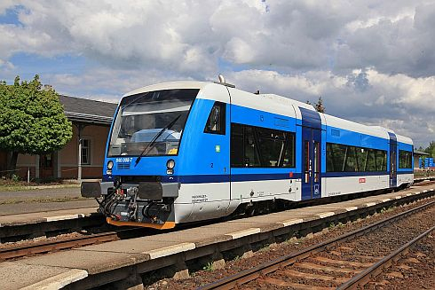 Na Jizerskohorské železnici budou do roku 2033 nadále jezdit vozy Českých drah