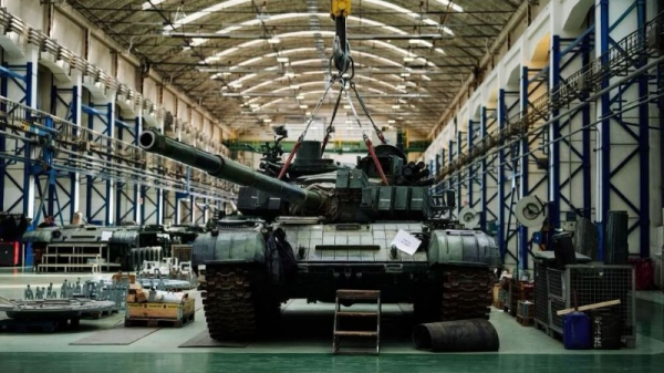 Státní podniky VOP CZ a Ukroboronprom začnou společně opravovat ukrajinské tanky T-64, ty poté zamíří na bojiště