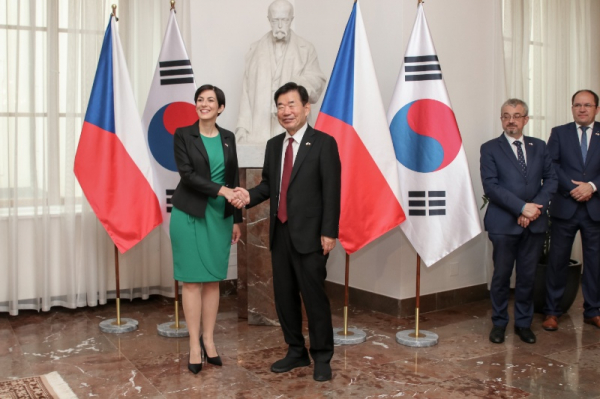 Předsedkyně Sněmovny jednala se svým korejským protějškem o česko-korejské politické i ekonomické spolupráci