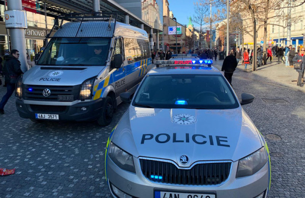 Policie zadržela v pražském hotelu cizince odsouzeného v USA za vážné zločiny