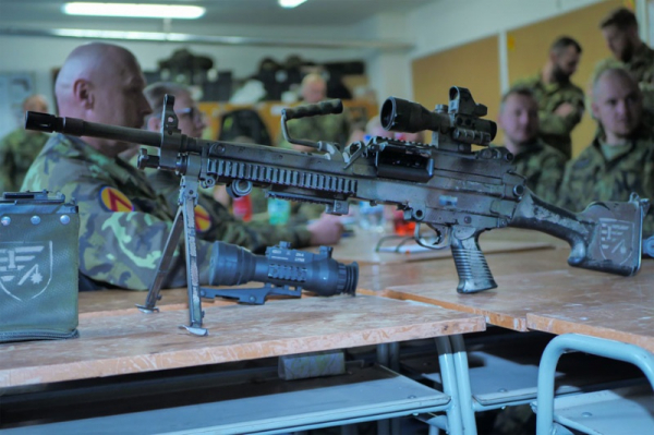 Vojáci ze Strakonic se připravují na nové zbraně, zkušenosti čerpají od kolegů ze 4. brigády