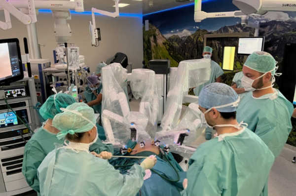 V českobudějovické nemocnici nově operují plicní nádory robotem Da Vinci X