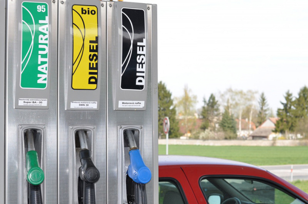 Státní podnik ČEPRO koupil síť čerpacích stanic Robin Oil, zařadí je do své sítě EuroOil