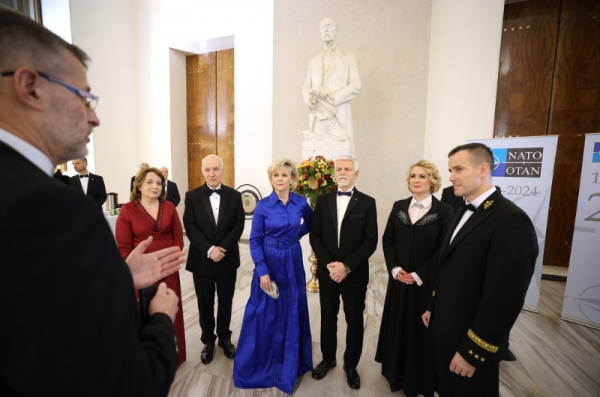 Reprezentační ples Armády ČR připomněl 25 let v NATO a podpořil Vojenský fond solidarity
