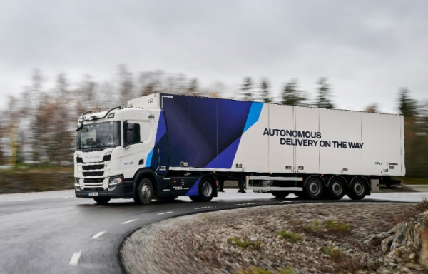 Společnost Scania urychluje nasazení autonomní přepravy mezi dopravními uzly